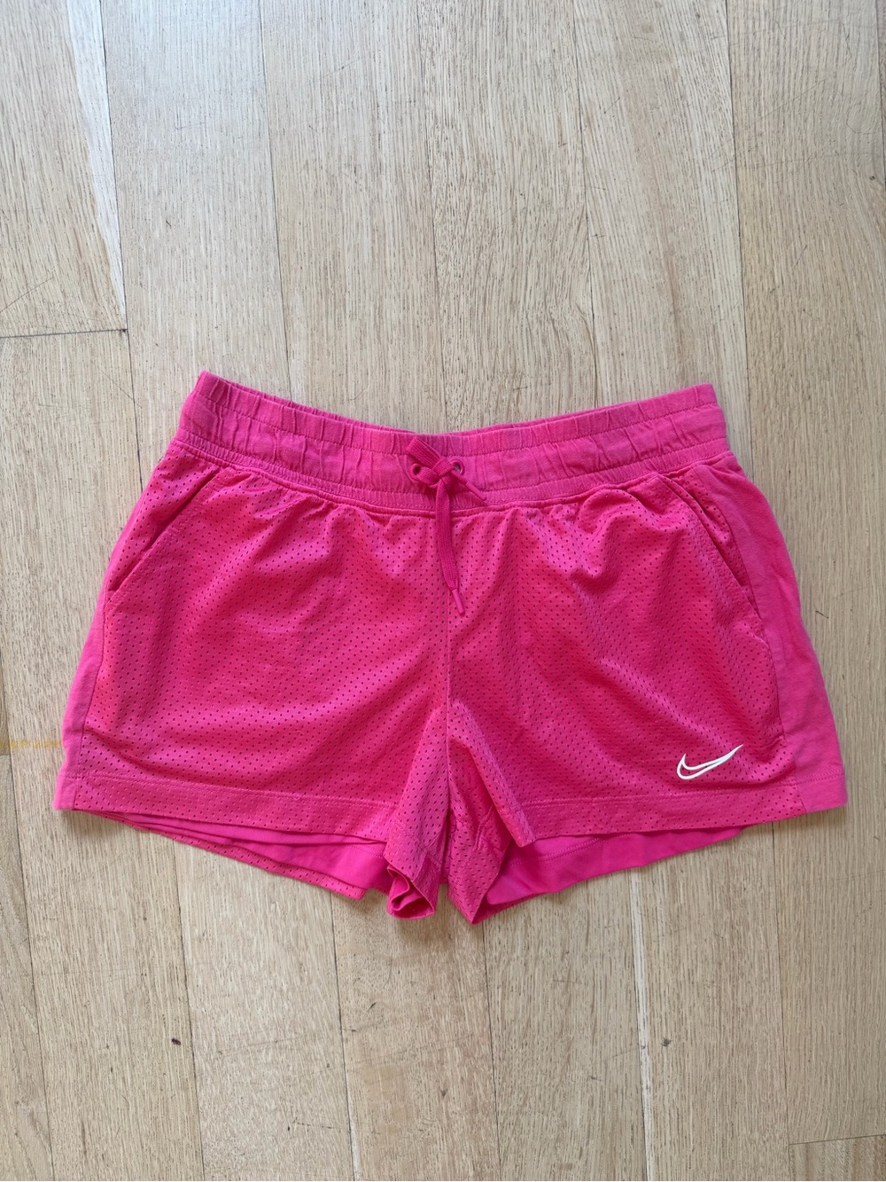 NIKE sportswear mesh shorts - pink - size small